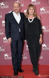 组图：《暴力小姐》发布会 导演翻白眼搞怪