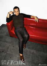 组图：黄觉杂志大片卖萌搞怪 亦动亦静男人味