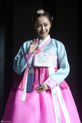 高清图：《张玉贞》发布 金泰熙刘亚仁古装亮相