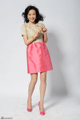 组图：乔红春日写真曝光 笑语嫣然展熟女气质