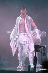 高清组图：许志安香港性感开唱 郑秀文现身不许求婚