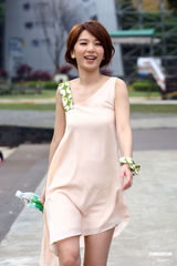 组图：Hebe清爽造型拍广告 否认Ella将婚