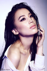 组图：黄圣依性感秀美肌玩湿身诱惑