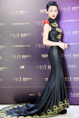 组图：吴镇宇时尚盛典帅气 钟丽缇绿裙秀性感