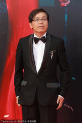 组图：群星亮相金像红毯 汤唯领衔众女星斗艳