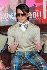 组图：郭富城个唱将凌空跳舞 带来全新超视觉享受