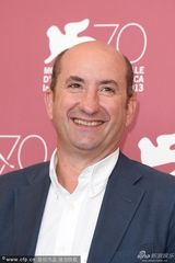 组图：竞赛片《无畏者》发布 男星做鬼脸搞怪