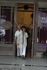 组图：田华于洋韩三平葛优冯巩唐国强等送别陈强