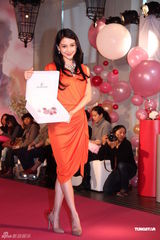 组图：baby奢华亮相活动 情人节有望和黄晓明度过