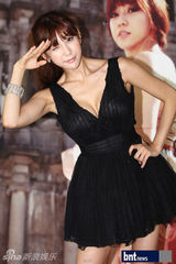 组图：韩车模具智星写真发布会秀傲人身材