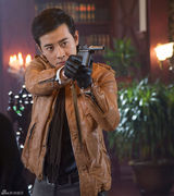 组图：导演于敏执导罗晋演戏片场逗乐