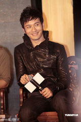 幻灯图：甄子丹称不再拍《叶问》 熊黛林赞其好男人