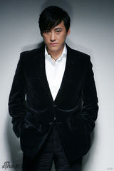 组图：刘小锋时尚写真曝光 神情内敛率真有型