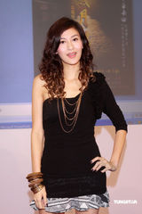 幻灯图集：万梓良加盟《岁月骄阳》 吻太太秀恩爱