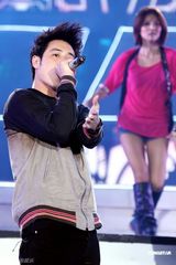 组图：潘玮柏亮相南宁国际民歌节 歌迷疯狂追捧