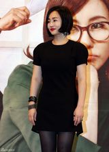 高清图：《逆转的女王》宣传 金南珠年近40性感依旧