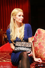 高清图：帕里斯-希尔顿独家写真 迷人女王笑容妩媚