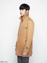 组图：金秀贤曝冷峻写真 造型百变引领时尚