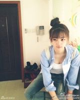 组图：武大女神微博走红 清新甜美运动风