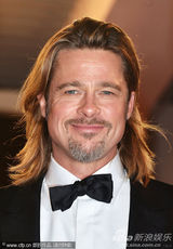 组图：皮特戛纳走秀长发黑超显帅气