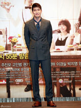 组图：韩剧《浪漫小镇》宣传 成宥利闵孝琳美腿PK