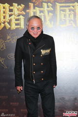 组图：《赌城风云》团拜 伍允龙为钟嘉欣备惊喜