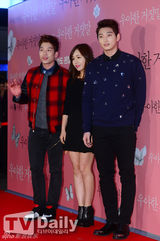 组图：张根硕李玹雨等为《优雅的谎言》站台