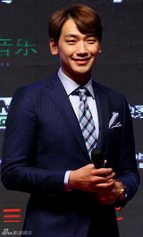 组图：Rain望粉丝穿白衣看演出 将展露性感