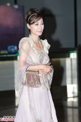 组图：晶刚香港婚宴 张天爱粉红礼服优雅高贵