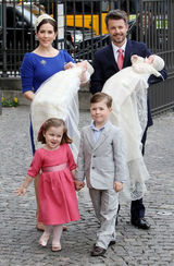 组图：细数全球王室宝宝 王子公主萌照比拼