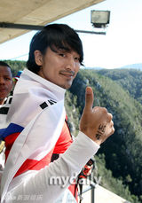 幻灯图： SBS《太极旗飘扬》南非拍摄 挑战蹦极