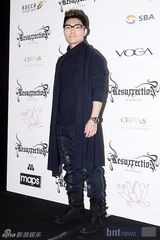 组图：李东旭车胜元等众星盛装出席首尔时装周 