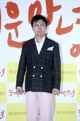 高清组图：《火热的告别》试映 洪基斑马装搞怪