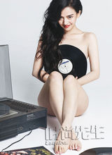 组图：李昕芸全裸上阵 不惧呈现真实自我