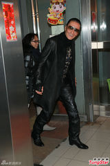 组图：黄子华盼与周润发拍剧 张智霖否认不和