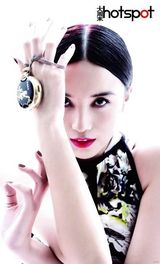 幻灯图集：小宋佳登杂志封面 优雅演绎多面娇娃