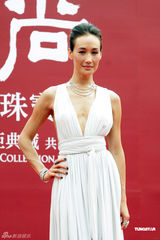 组图：林青霞助阵珠宝展雍容华贵 MaggieQ性感迷人