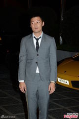 组图：何韵诗出席婚宴 与容祖儿刘浩龙首度聚首