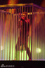 组图：沙宝亮北京开唱 揽宋祖英亲密起舞对唱