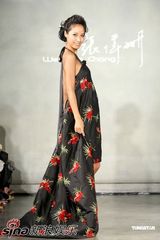 高清组图：蒋怡露美背秀小麦肤色 诠释女性华丽美