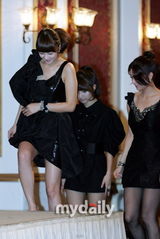 幻灯图集：金素恩新剧《吹风的好日子》讲经济危机