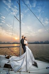 组图：黄海冰曝浪漫游轮婚纱照 向爱扬帆起航