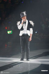 组图：郭富城个唱完满落幕 熊黛林三度现身支持