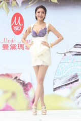 高清组图：“内衣女王”杨谨华亮相 回应新欢传闻