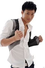 组图：亓航(启航)黑白新写真变身优雅型男