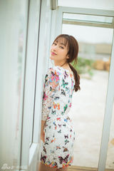 组图：张俪拍清新淡雅写真 优雅气质显魅力