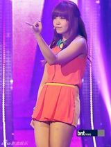 组图：韩团Apink出演音乐节目《冠军秀》展热情舞台