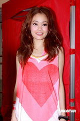 幻灯图：容祖儿感动Twins再合作 不在意MV现陈冠希