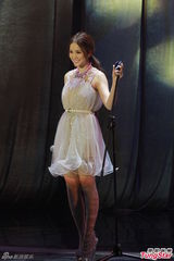 组图：慈善晚会谭咏麟等献唱 港姐冠军亮相庆功