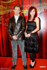 高清图：江若琳考驾照之路漫长 张继聪把儿子当玩具